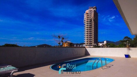 Casa de 5 habitaciones con piscina y vista al mar Itapema SC