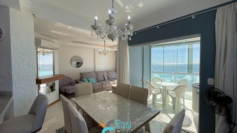 3-suite apartment facing the sea in Meia Praia SC