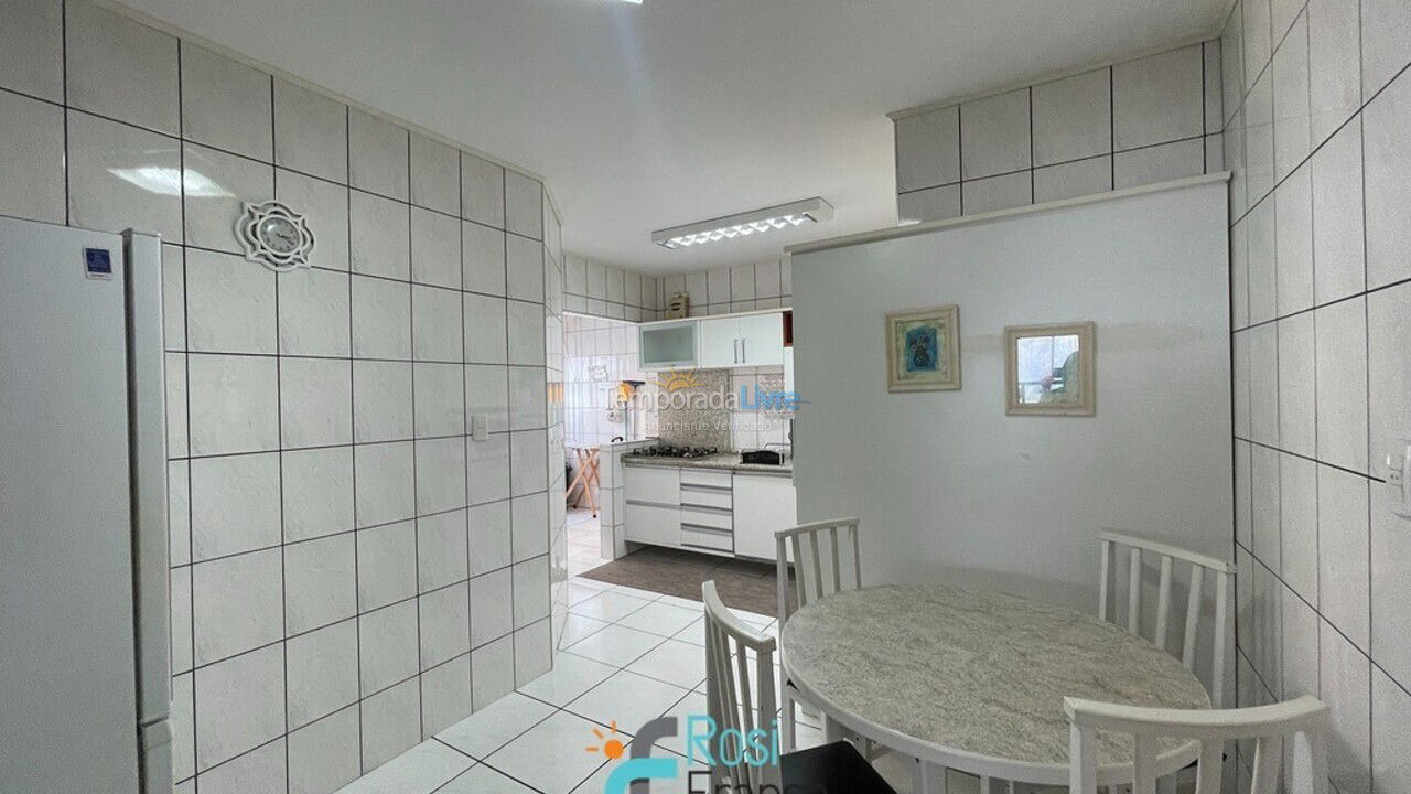 Apartamento para aluguel de temporada em Itapema (Meia Praia Frente Mar)