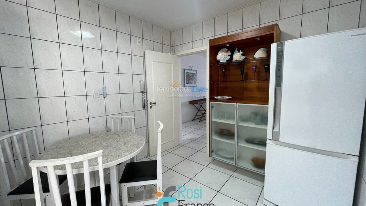 Apartamento para aluguel de temporada em Itapema (Meia Praia Frente Mar)