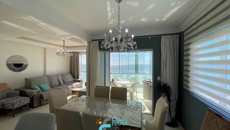 3-suite apartment facing the sea in Meia Praia SC