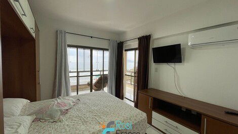 Apartamento 3 dormitórios frente mar Meia Praia SC