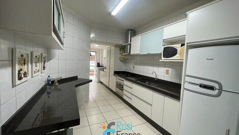 Apartamento 3 dormitórios vista mar Meia Praia SC