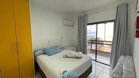 Apartamento 3 dormitórios frente mar Meia Praia SC