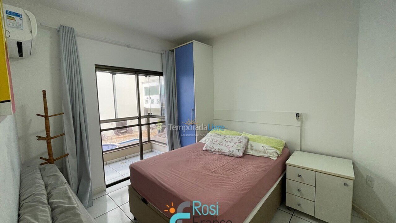 Apartamento para aluguel de temporada em Itapema (Meia Praia Frente Mar)