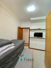 3 bedroom apartment with sea view Meia Praia SC