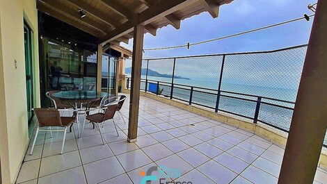 Apartamento 4 quartos frente mar Meia Praia SC