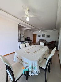 Apartamento frente mar 2 dormitórios Itapema centro SC