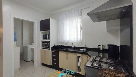 Apartamento 3 habitaciones, 2 plazas de aparcamiento Meia Praia SC