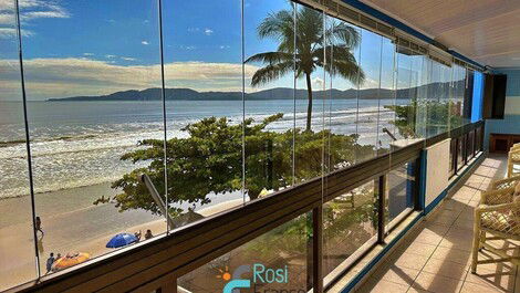 Apartamento 4 dormitórios frente mar Meia Praia