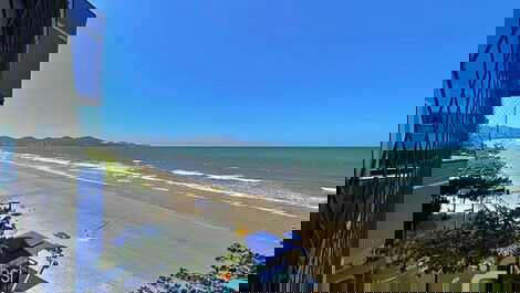3 bedroom apartment facing the sea in Meia Praia SC