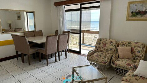 Apartamento 4 dormitórios frente mar Meia Praia