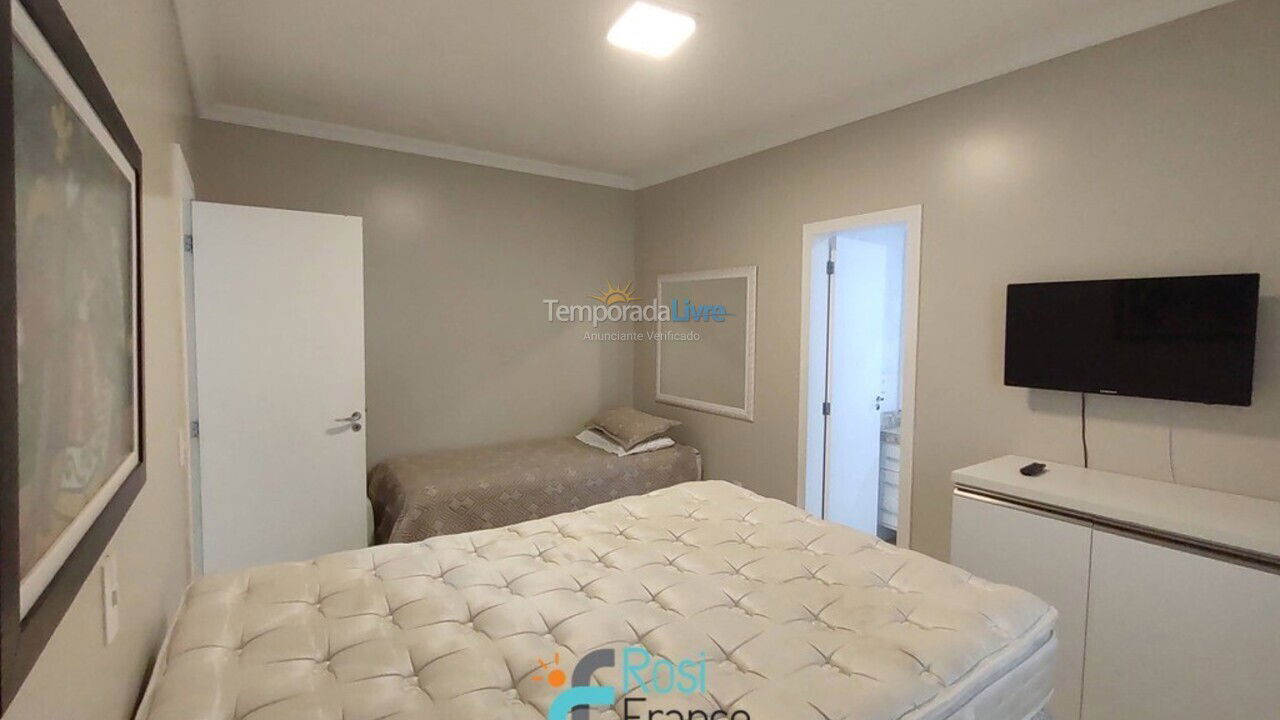 Apartamento para aluguel de temporada em Itapema (Meia Praia Quadra do Mar)