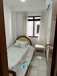 Apartamento 4 dormitórios frente mar Meia Praia