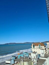 3-suite apartment with sea view, Meia Praia SC