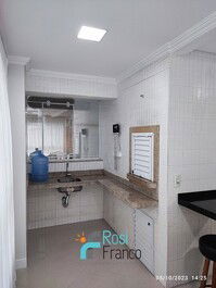 Apartamento 3 suítes vista mar Meia Praia SC