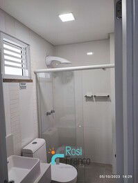 Apartamento 3 suítes vista mar Meia Praia SC