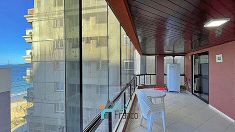 Apartamento de 3 dormitórios quadra mar Meia Praia SC