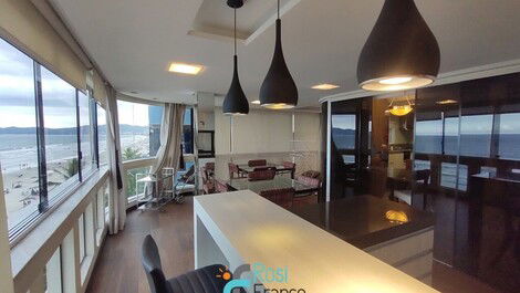 4 bedroom apartment facing the sea in Meia Praia SC