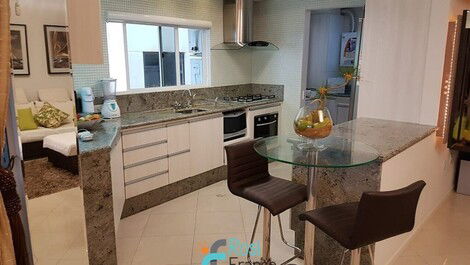 Apartamento 4 dormitório frente mar Meia Praia SC