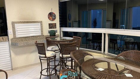 Apartment with 3 suites and 2 parking spaces, second block, Meia Praia, SC