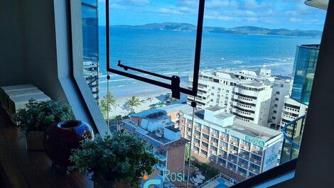 Apartamento 4 suítes vista mar Meia Praia SC