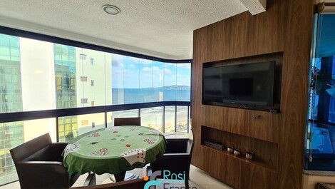 Apartamento con 4 suites Meia Praia SC