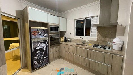 Apartment with 3 suites and 2 parking spaces, second block, Meia Praia, SC