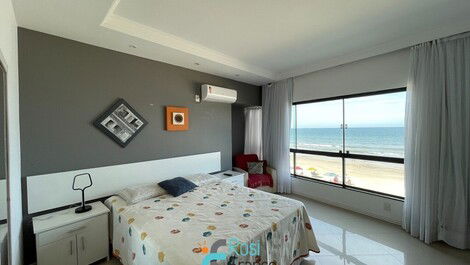 Apartamento frente mar 4 dormitórios Meia Praia SC