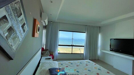 Apartamento frente mar 4 dormitórios Meia Praia SC