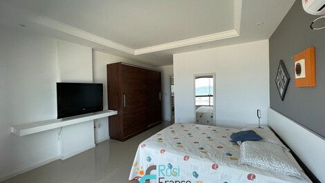 Apartamento frente mar 4 dormitórios Meia Praia SC