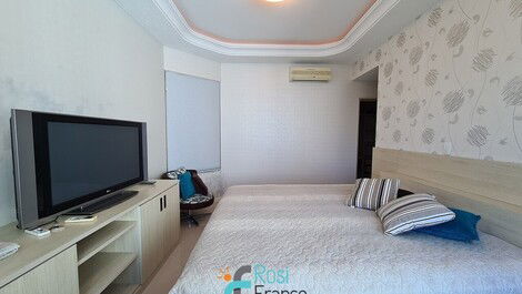 Apartamento 4 suítes vista mar Meia Praia SC