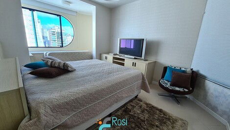 Apartamento con 4 suites Meia Praia SC