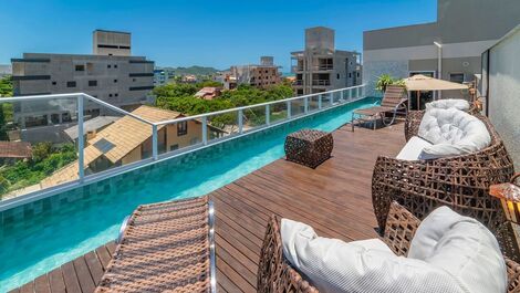 High standard penthouse with lap pool