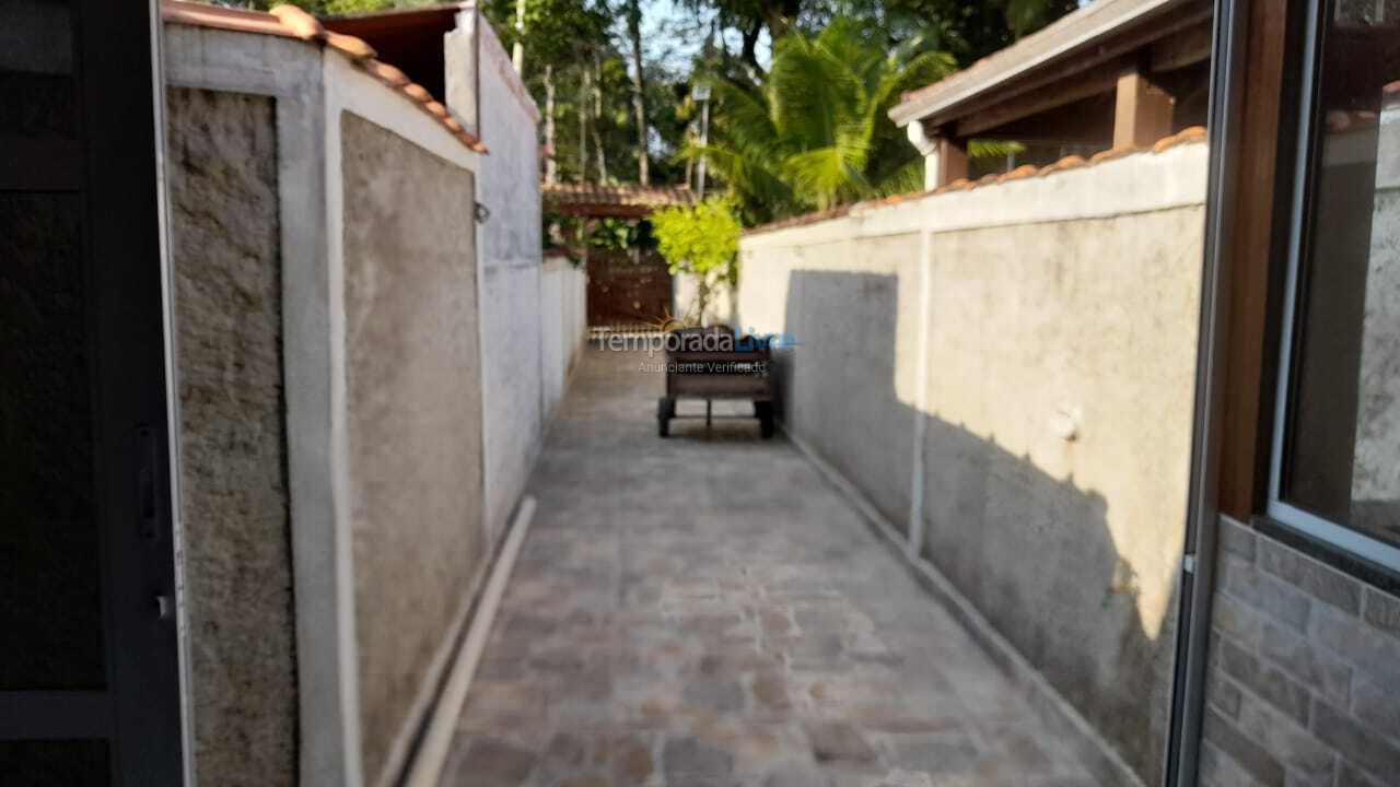 Casa para aluguel de temporada em Ubatuba (Ubatumirim)