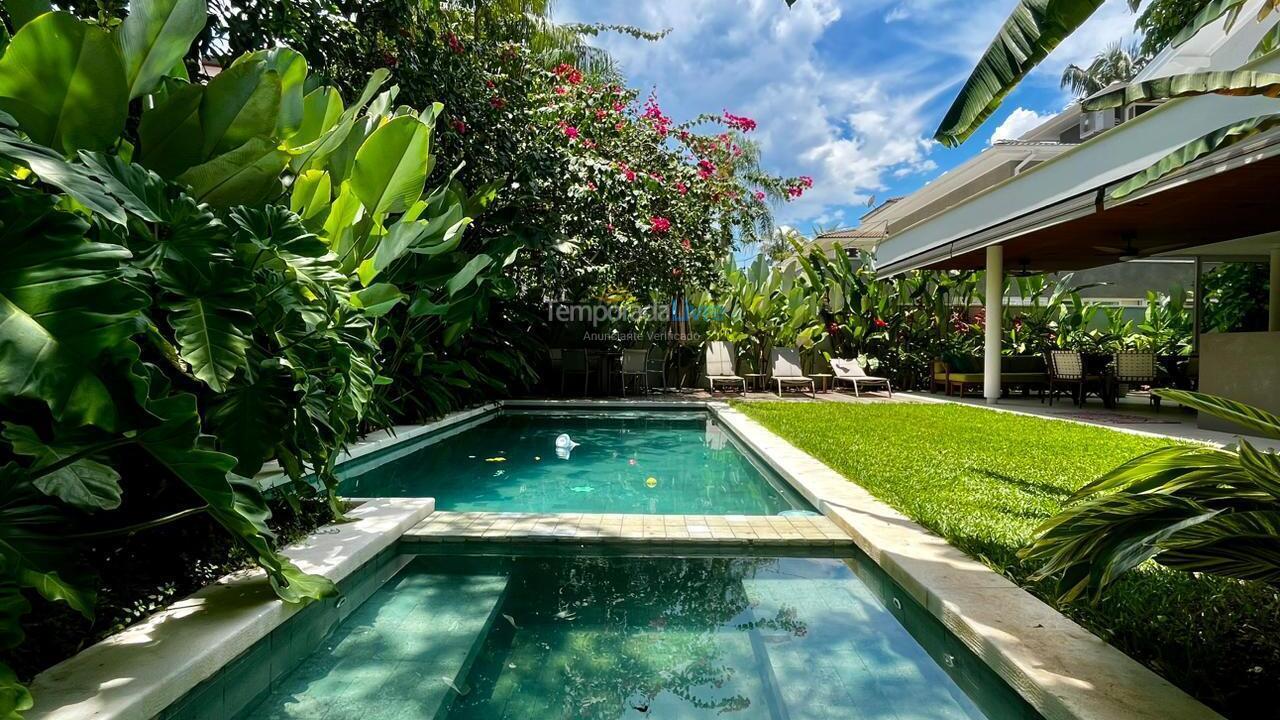 Casa para alquiler de vacaciones em São Sebastião (Praia da Baleia)