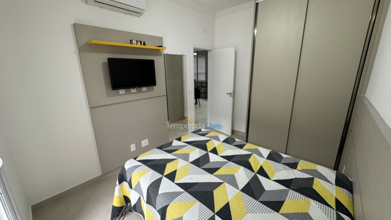 Apartamento para aluguel de temporada em Ubatuba (Praia das Toninhas)