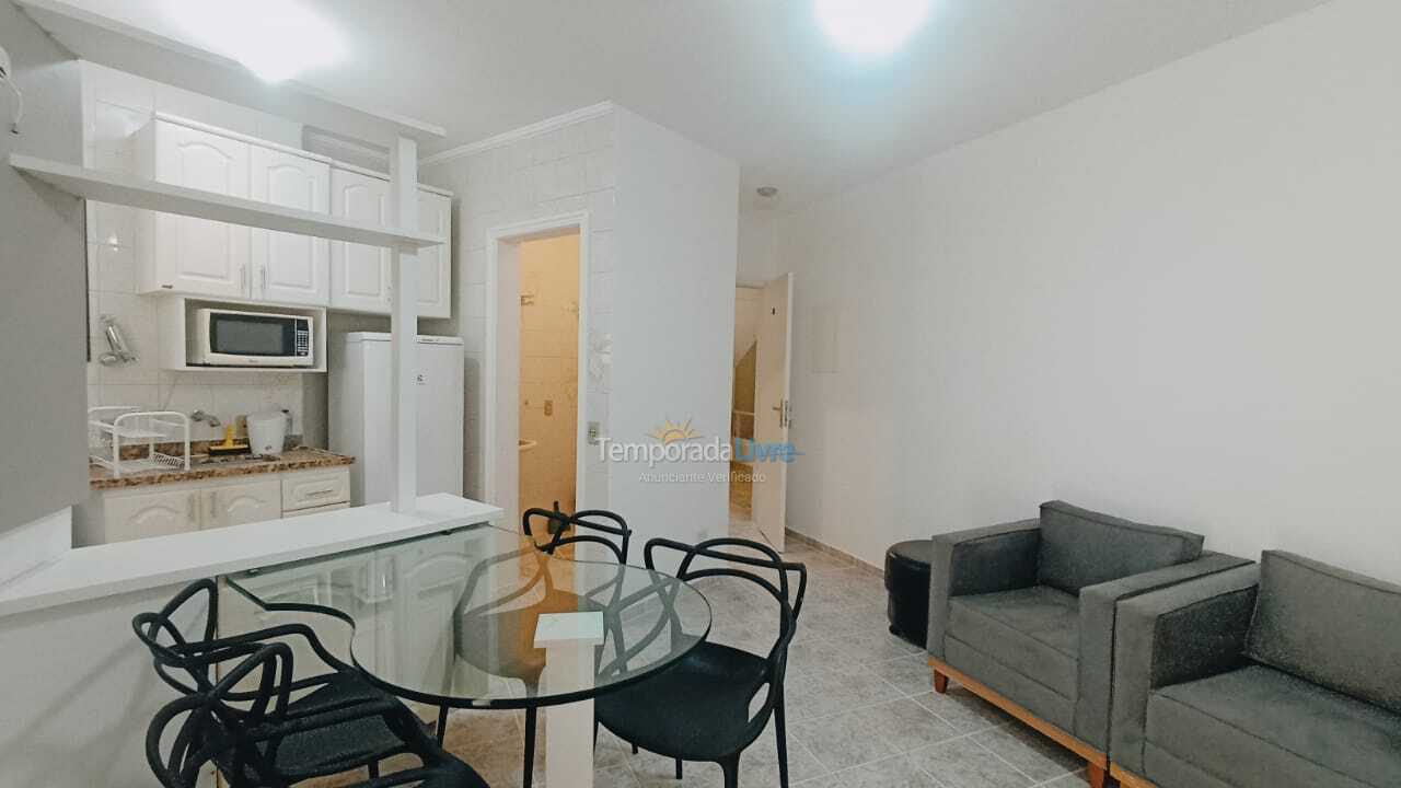 Apartamento para aluguel de temporada em Ubatuba (Praia das Toninhas)