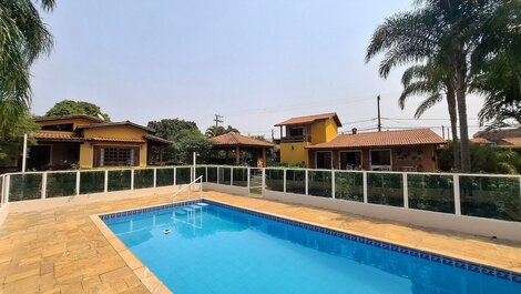 Finca de Alto Estándar con Piscina en Condominio LT0049