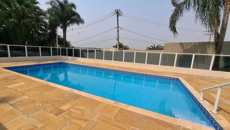 Finca de Alto Estándar con Piscina en Condominio LT0049