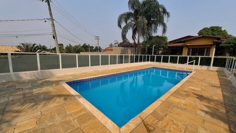 Finca de Alto Estándar con Piscina en Condominio LT0049