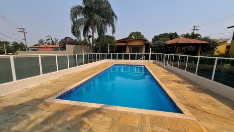 Finca de Alto Estándar con Piscina en Condominio LT0049