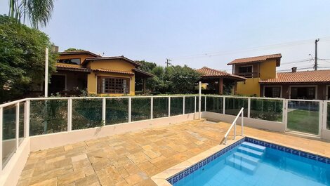 Finca de Alto Estándar con Piscina en Condominio LT0049