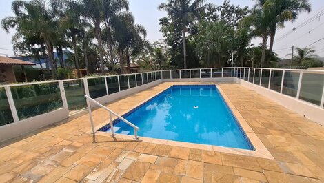 Finca de Alto Estándar con Piscina en Condominio LT0049