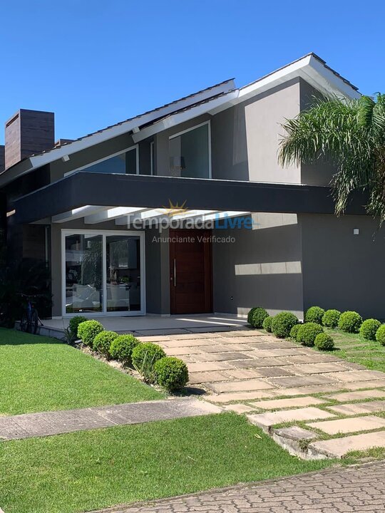 Casa para aluguel de temporada em Capão da Canoa (Parque Antártica)