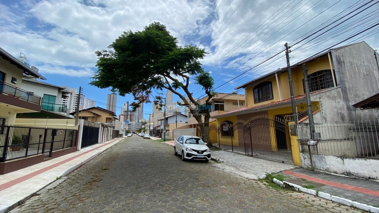 Apartamento para aluguel de temporada em Balneário Camboriú (Centro)