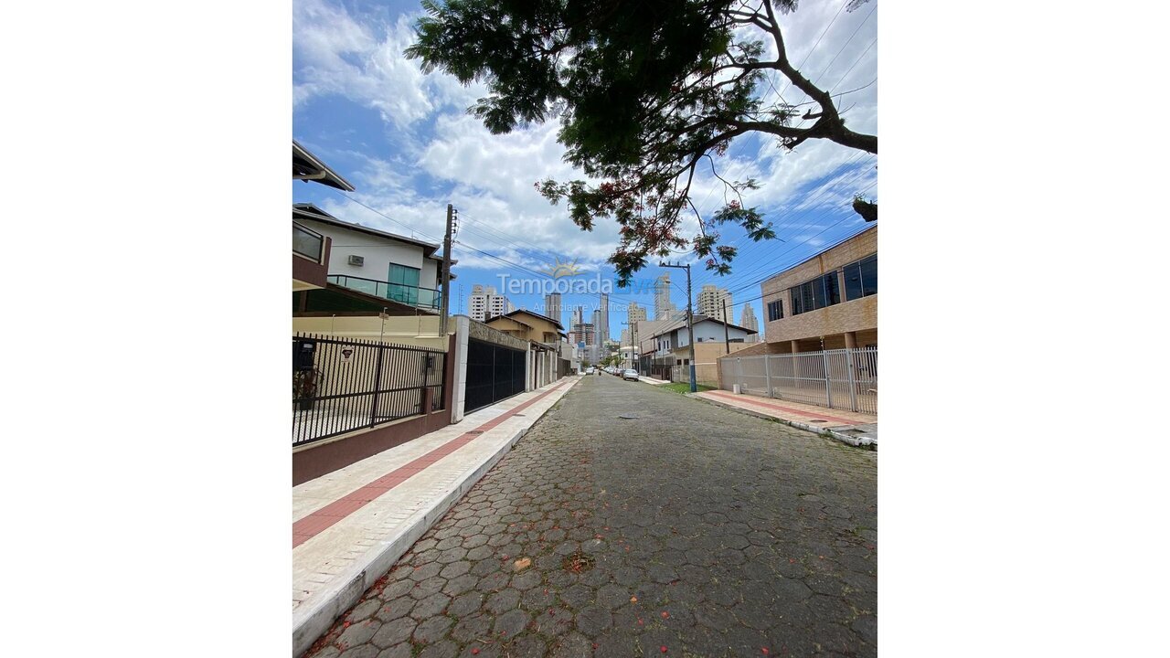 Apartamento para aluguel de temporada em Balneário Camboriú (Centro)