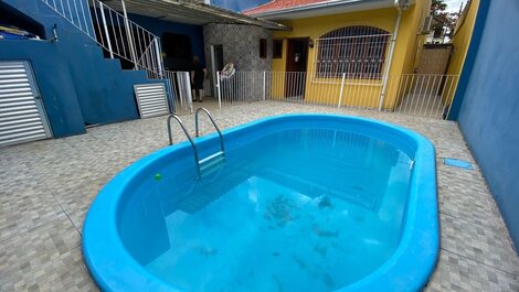 Sobrado com 5 suítes e piscina no centro Camboriú