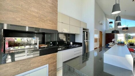 Luxury Home in the Ilhas Resort Condominium