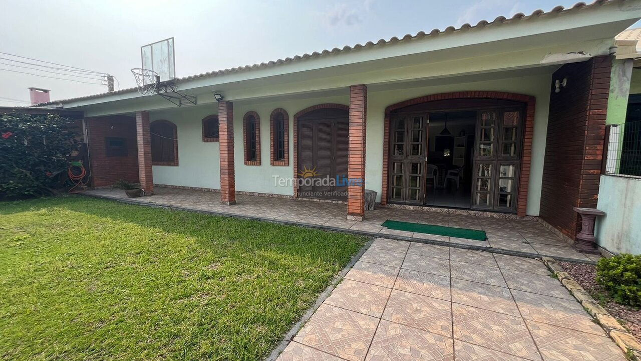 Casa para aluguel de temporada em Capão da Canoa (Zona Nova)